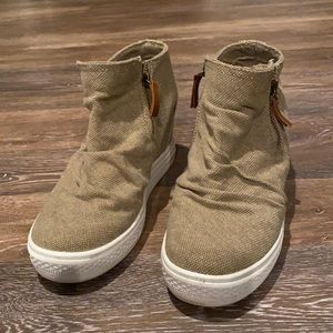 Funky burlap style ankle boot/ sneaker